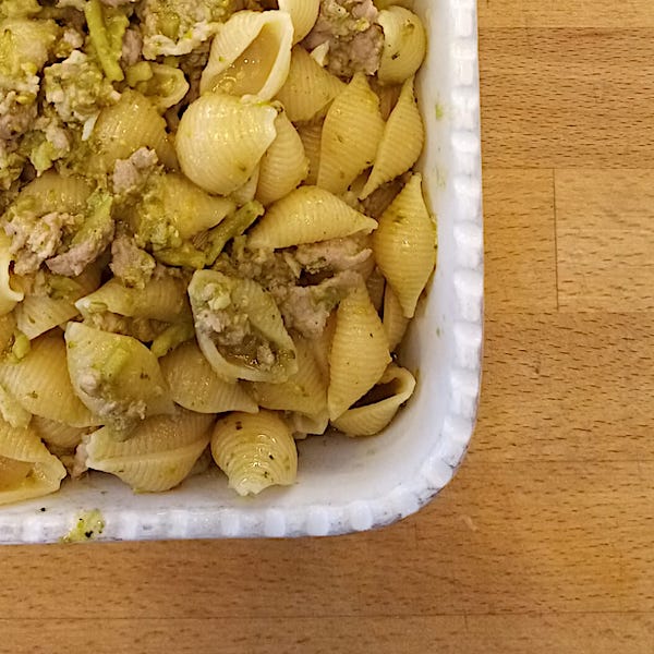 Conchiglie con broccoli e salsiccia