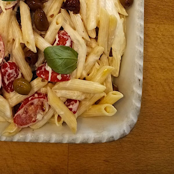 Pasta fredda con pomodorini e stracciatella