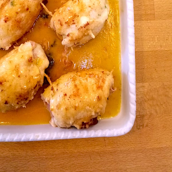 Involtini di pollo con spinaci, prosciutto e formaggio