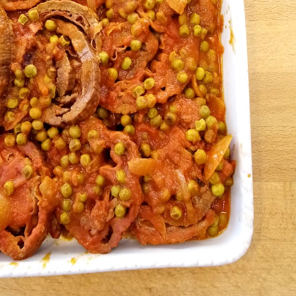 Rollè di vitello al sugo con piselli