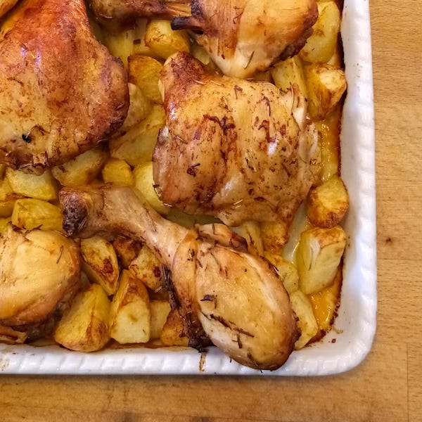 Cosce di pollo al forno con patate