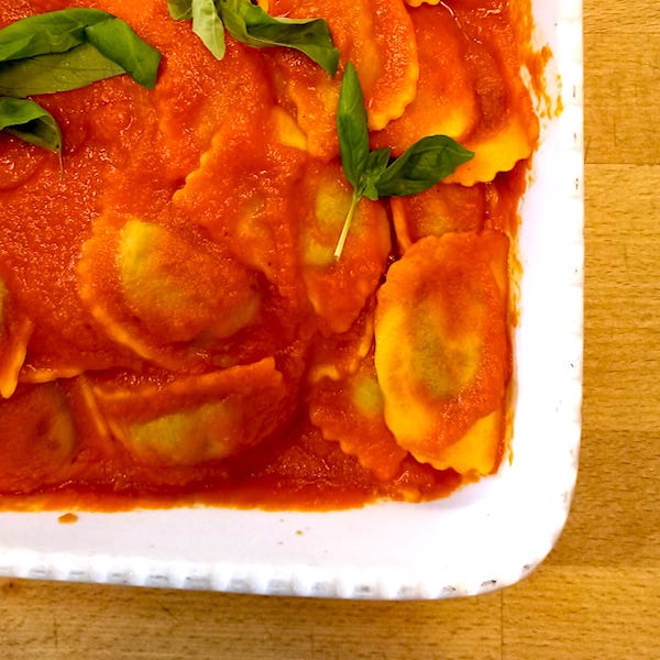 Ravioli di ricotta e spinaci al sugo di pomodoro
