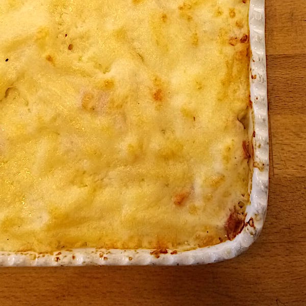 Caserecci con cavolfiore, prosciutto e besciamella al forno