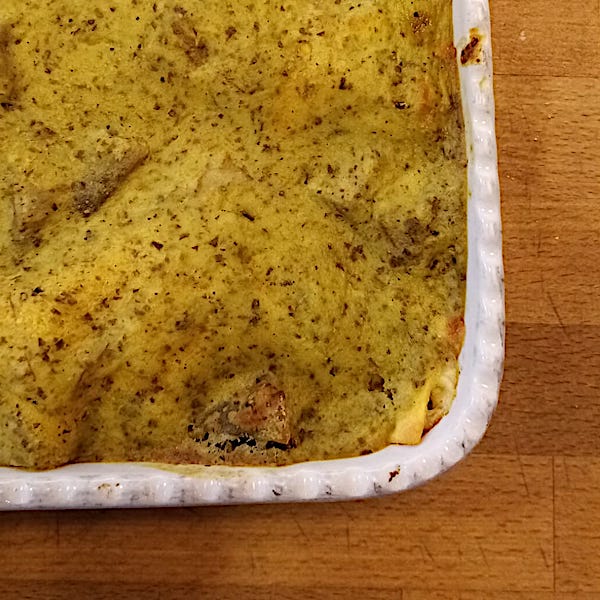 Lasagna con carciofi, pesto di basilico e prosciutto